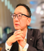 1出口弘親顔写真.png